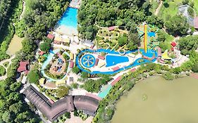 Bukit Merah Laketown Resort